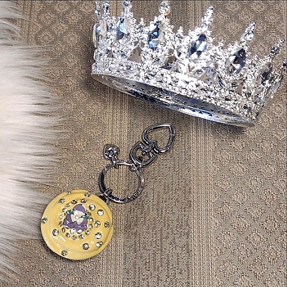 Juicy Couture Y2K Cupcake Charm or Keychain - Picture 2 of 16